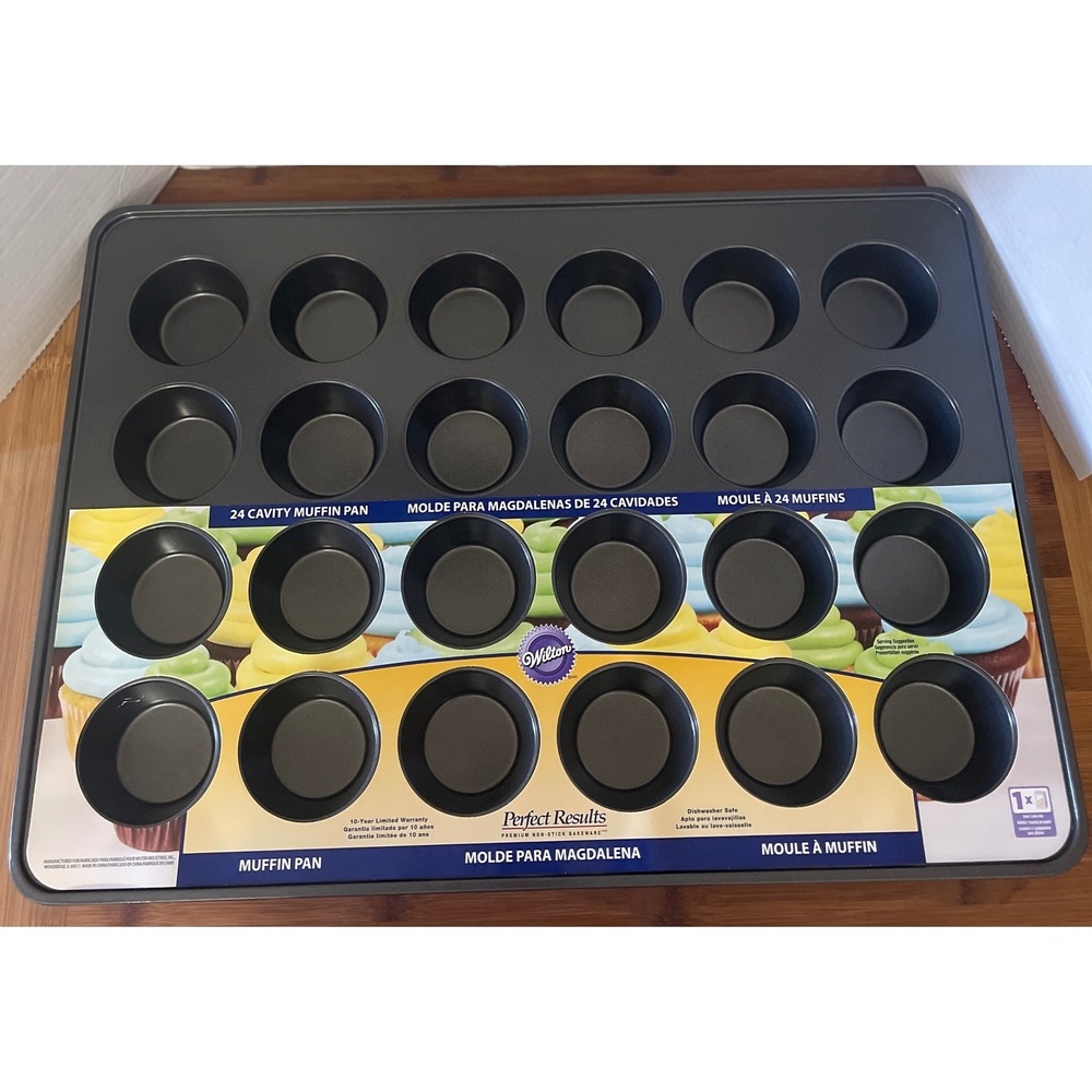 Wilton Perfect Results 24 Cavity Muffin Pan Non-Stick Gray Steel‎ 2105-6966
